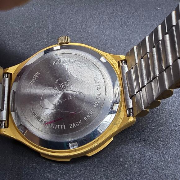 Mens Bill Blass Gold Tone Watch Quartz WORKING Works - Picture 7 of 10